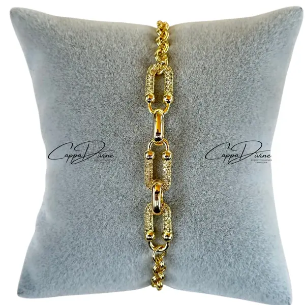 Golden Steel Bracelet – Linked Paperclip Design with Crystal Engravings