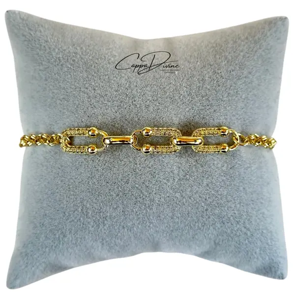Golden Steel Bracelet – Linked Paperclip Design with Crystal Engravings