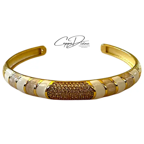 Adjustable Golden Steel Bracelet – Vintage Design with Engraving